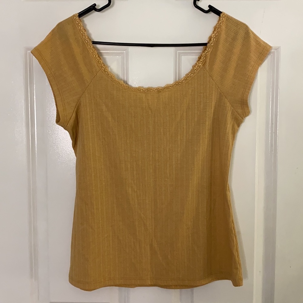 Yellow Top - Picture 4 of 4